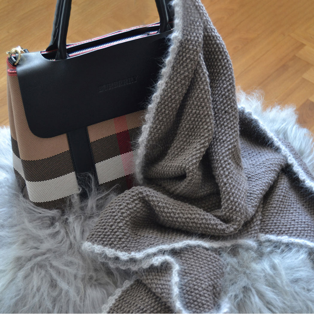 Dreiecks-Stricktuch aus weicher Merino-Schurwolle