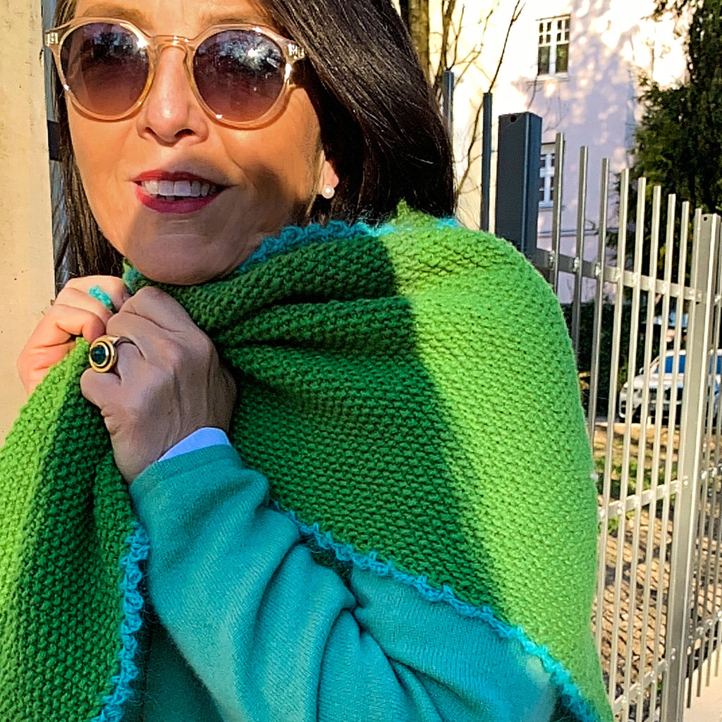 Dreiecks-Stricktuch aus weicher Merino-Schurwolle
