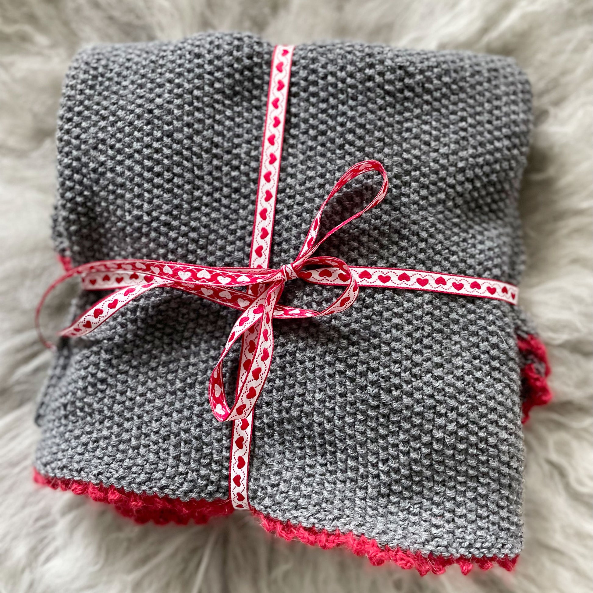 Dreiecks-Stricktuch aus weicher Merino-Schurwolle